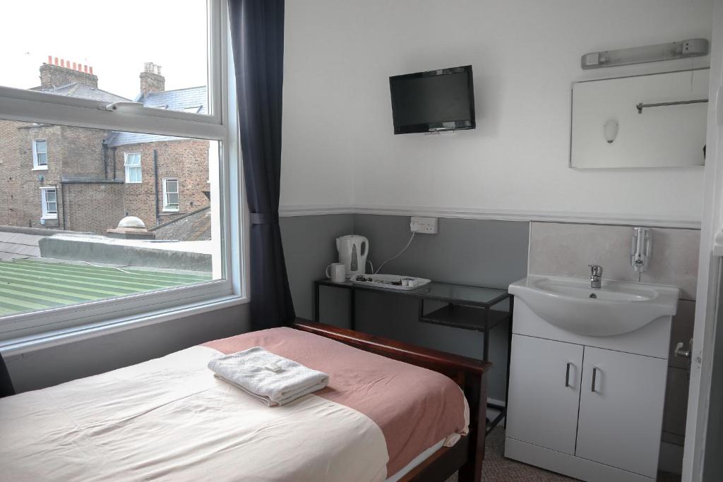 Single Room at Hotel 261